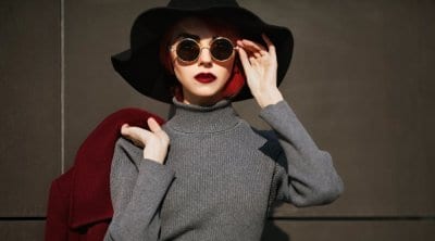 Frau mit Sonnenbrille